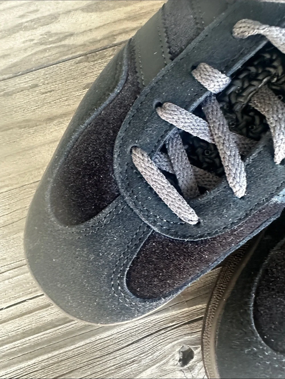 NWOB - Adidas Gazelle women’s black velvet and suede sneakers